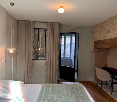 Saint-Angel Bed & Breakfast | Le Château de Saint-Angel, Le Manoir du Rigouneix, 5 minutes A89, nature, calme, sauna, CLIMATISATION