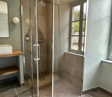 Saint-Angel Bed & Breakfast | Le Château de Saint-Angel, Le Manoir du Rigouneix, 5 minutes A89, nature, calme, sauna, CLIMATISATION