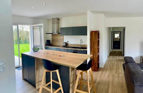 Sauveterre-de-Bearn Villa | Le chant du Gave- Bright new house with swimming pool- River below