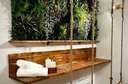 Le Bouscat Hotel | Le Chazélia - Suite Exotique Climatisée Balnéo XXL Cinéma Love Room