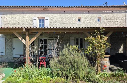 Criteuil-la-Magdeleine House | Le Clos des Vignes