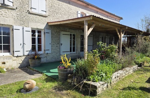 Criteuil-la-Magdeleine House | Le Clos des Vignes: the perfect place for a holiday with family or friends in Charente, featuring a swimming pool and private play areas