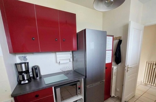 Brive-la-Gaillarde Apartment | Le Cosy Gaillard, 3 stars. City view and private parking space.