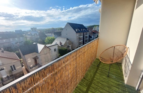 Brive-la-Gaillarde Apartment | Le Cosy Gaillard, 3 stars. City view and private parking space.