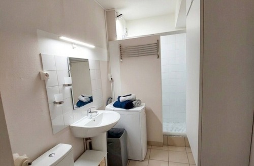 Brive-la-Gaillarde Apartment | Le Cosy Gaillard, 3 stars. City view and private parking space.