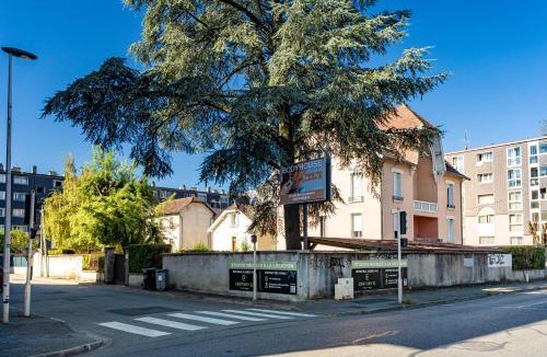 Saint-Martin-d'Heres Apartment | Le Croizat 3. Parking. Clim. Buanderie