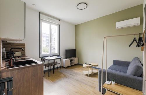 Saint-Martin-d'Heres Apartment | Le Croizat 3. Parking. Clim. Buanderie