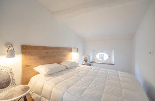 Old Town Apartment | Le Gambetta l Near the Port l Shellter Rentals