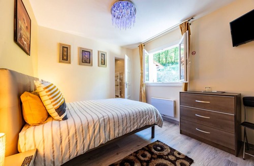Lamothe-Montravel Bed & Breakfast | Le Jardin d'Eau - Marron Room