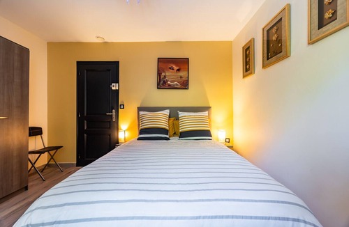 Lamothe-Montravel Bed & Breakfast | Le Jardin d'Eau - Marron Room