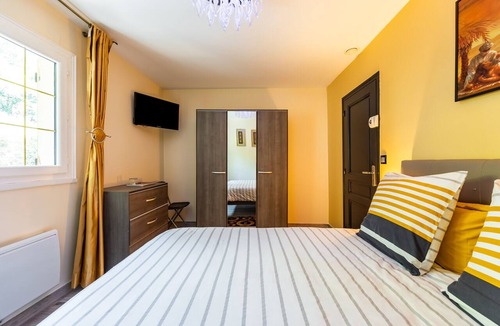 Lamothe-Montravel Bed & Breakfast | Le Jardin d'Eau - Marron Room