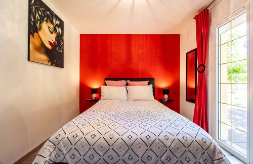 Lamothe-Montravel Bed & Breakfast | Le Jardin d'Eau - Red Room