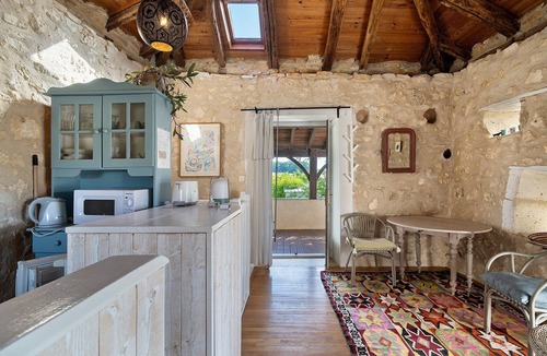 Cercles House | Le Pigeonnier – Charming Cottage for 2 with Shared Pool