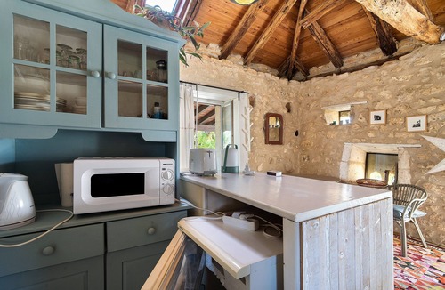 Cercles House | Le Pigeonnier – Charming Cottage for 2 with Shared Pool