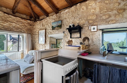 Cercles House | Le Pigeonnier – Charming Cottage for 2 with Shared Pool