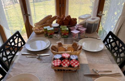 Noyant-Villages House | Le Poirier Perfect for 2 adults and 2 children Heated Pool and Games Room
