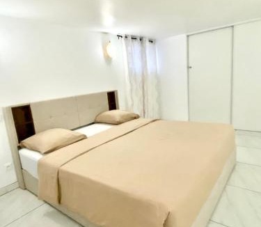 Machecoul Apartment | Le Retz de jardin- appartement calme avec parking