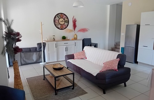 Saint-Leon-sur-Vezere Apartment | Le Séchoir des acacias "3 Gîtes: 12 people", with heated swimming pool.