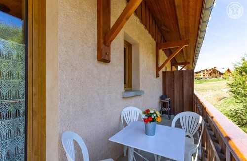 Albiez-Montrond House | Le Talapet - Poppy