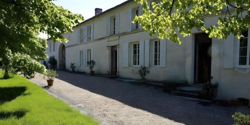 Reaux Bed & Breakfast | Le Vieux Noyer