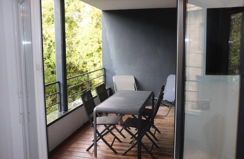 Cenon Apartment | Les cèdres - parking privé -Tram A 50 m - loggia 9m2