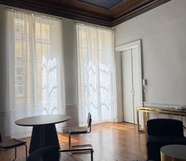 Hotel de Ville - Quinconces Apartment | Les Chambres de Marie La Suite