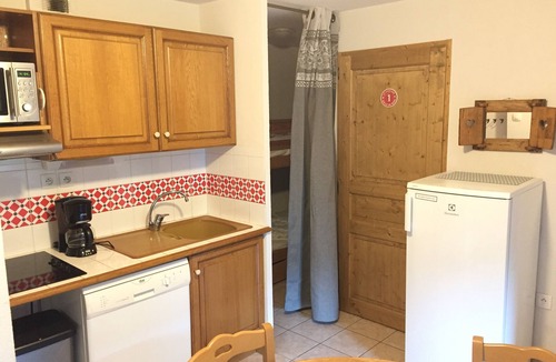 Mont-de-Lans Apartment | Les Deux Alpes/skis to feet 4/6 pers. 37m2. Private high-speed WIFI.