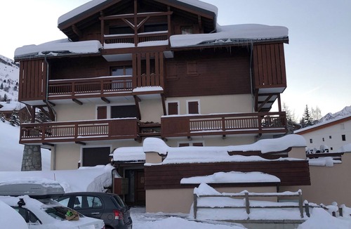 Mont-de-Lans Apartment | Les Deux Alpes/skis to feet 4/6 pers. 37m2. Private high-speed WIFI.