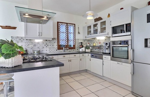 Sarrancolin Apartment | LES FLOCONS D'AURE LARGE MOUNTAIN HOUSE WITH ENCLOSED GARDEN