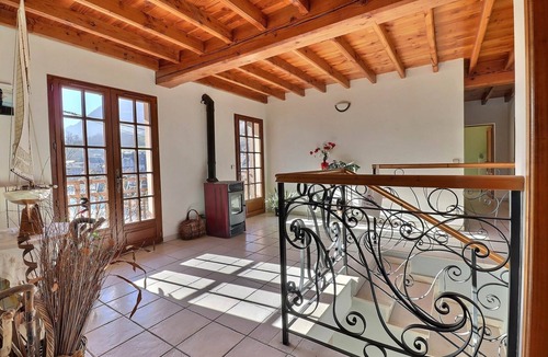 Sarrancolin Apartment | LES FLOCONS D'AURE LARGE MOUNTAIN HOUSE WITH ENCLOSED GARDEN