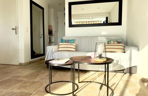 Cannes La Bocca Apartment | Les Flots By SCLS Locations