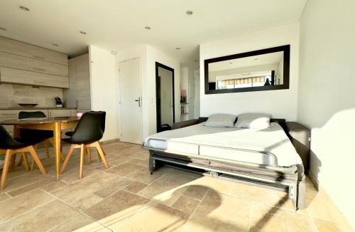 Cannes La Bocca Apartment | Les Flots By SCLS Locations