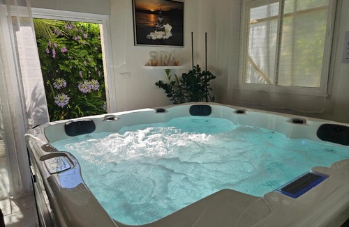 Saint Germain du Seudre House | Les Lauriers Roses du 17