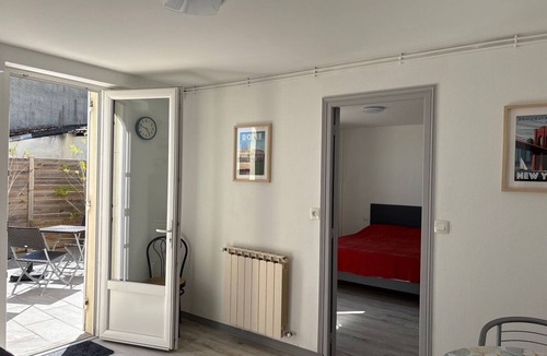 Saint-Emilion Apartment | Les Plantes: Apartment and vacation rental with a terrace