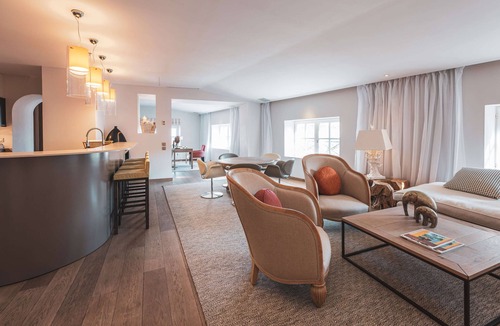 Old Town Apartment | LES REMPARTS, LUXURY APARTMENT WITH SEA VIEW CENTER OF SAINT TROPEZ