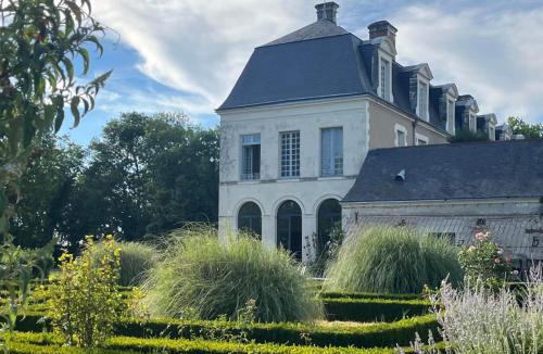 Noyant House | Lily Room