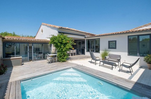 Saint-Martin-de-Re House | Livedore - Ideally Located Family Home with Heated Pool – Just 100m from La Flotte Harbour