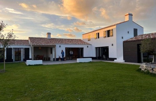 Noirmoutier-en-l'Ile Villa | Location de Vacances D'une Belle Maison Très Confortable Terrasse + Jardin