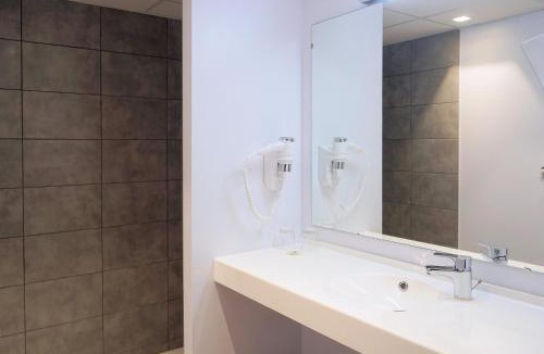 Pontaumur Hotel | Logis Hôtel Le Confluent
