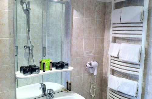 Saint-Jean-le-Blanc Hotel | Logis Hotel Villa Marjane
