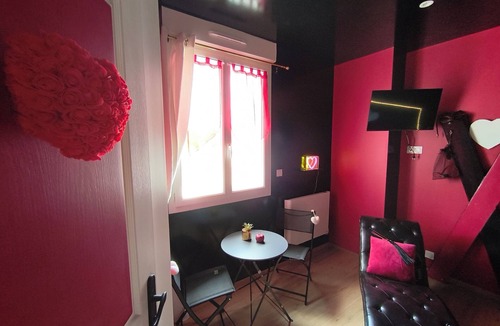 Breuillet Apartment | LOVE Room intimate & elegant-Romantic experience near Royan, Atlantic Coast