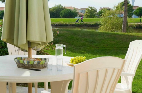 Coex Apartment | Lovely apartment for 6 guests with WIFI, pool, terrace, pets allowed and parking