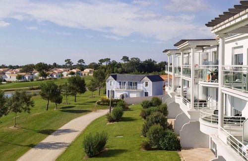 Coex Apartment | Lovely apartment for 6 guests with WIFI, pool, TV, terrace, pets allowed and parking