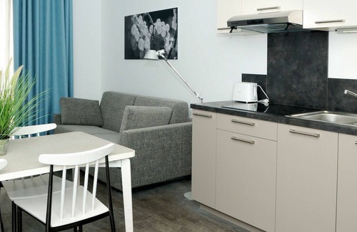 Jonzac Apartment | Lovely apartment for 4 people with A/C, WIFI, TV, balcony, pets allowed and parking