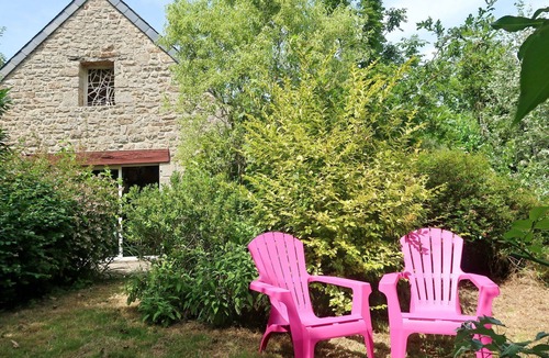 Pont-l'Abbe Villa | Lovely apartment in villa for 6 people with terrace and pets allowed