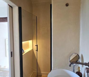 Cagnes-sur-Mer Apartment | Lovely old town house sea view, 1br AC, pool,sauna