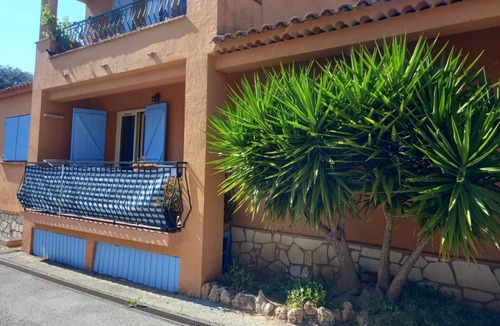 Boulouris-sur-Mer House | Lovely T2 in Villa les Mimosas