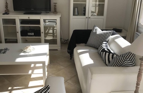 Coex Villa | Lovely villa with private heated swimming pool sleeps up to 9