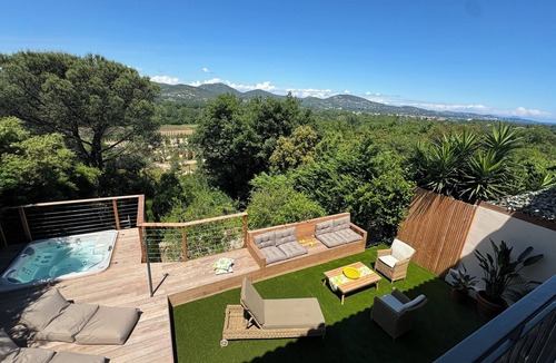Cogolin House | Luxe Villa bij St. Tropez: Zeezicht, Privé Jacuzzi & Free Fatbikes