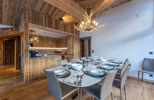 Le Cret Apartment | Luxurious 7-room apartment, fireplace, parking, stunning view